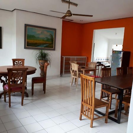 Anggrek Mas Bed & Breakfast Ostello Ubud Esterno foto